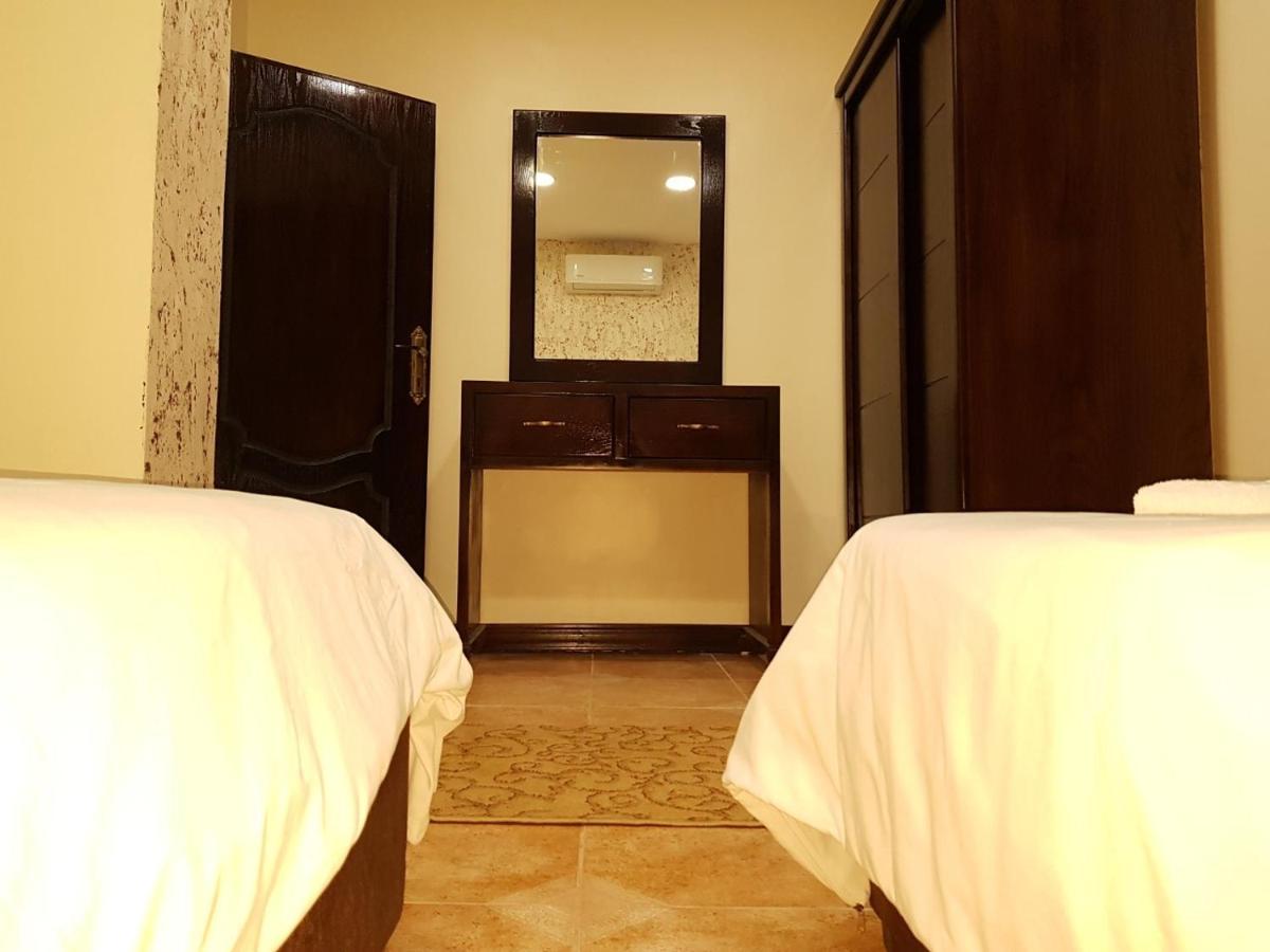 Siveen Hotel Аман Екстериор снимка